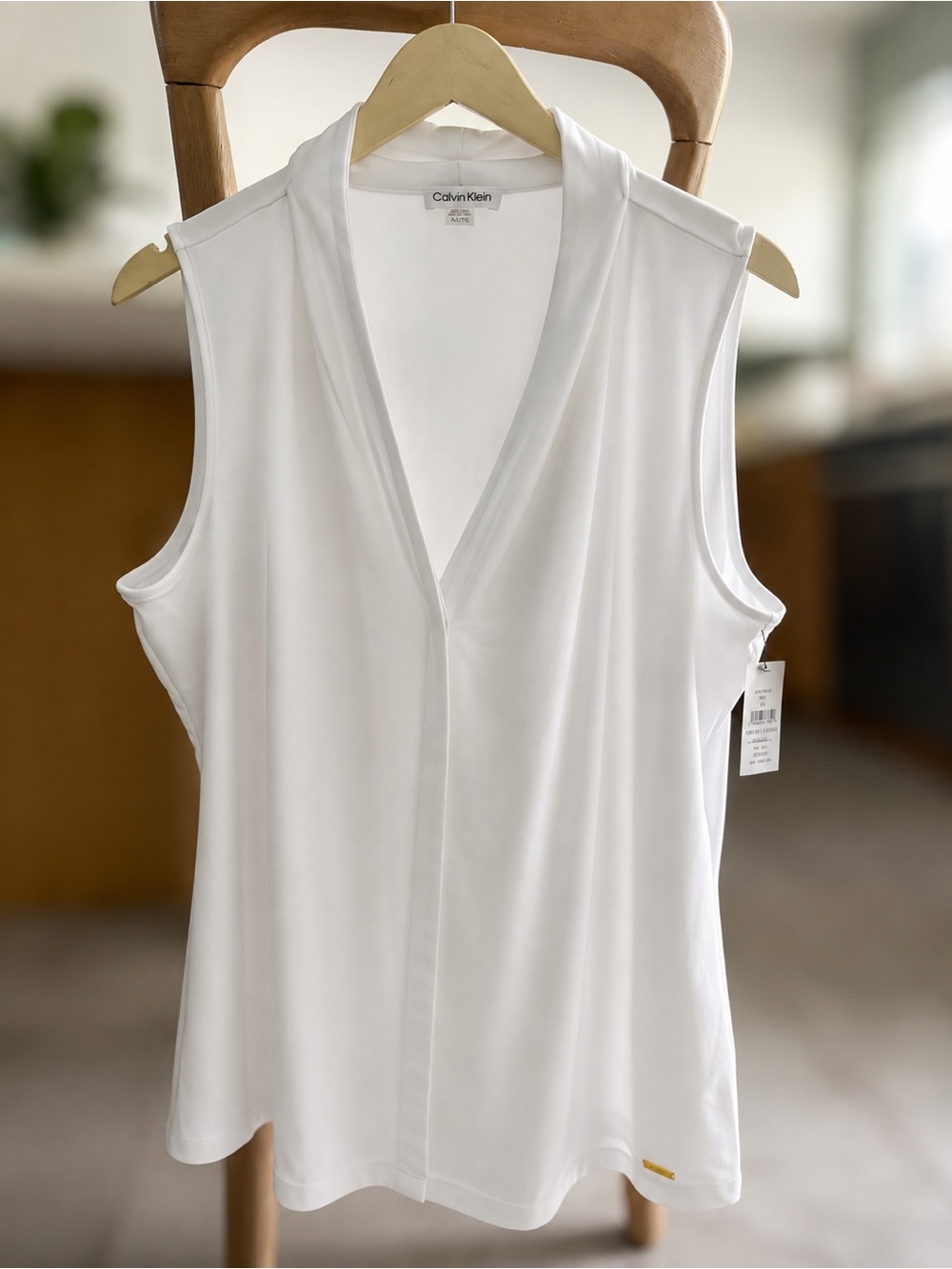 NWT Calvin Klein White V-Neck Sleeveless Top XL